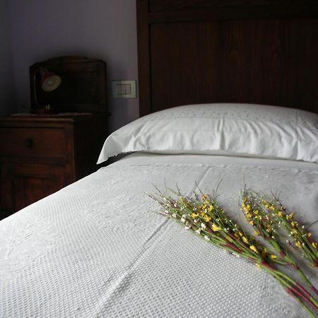 Poggio Dei Prugnoli Bed and Breakfast Tavoleto Rum bild