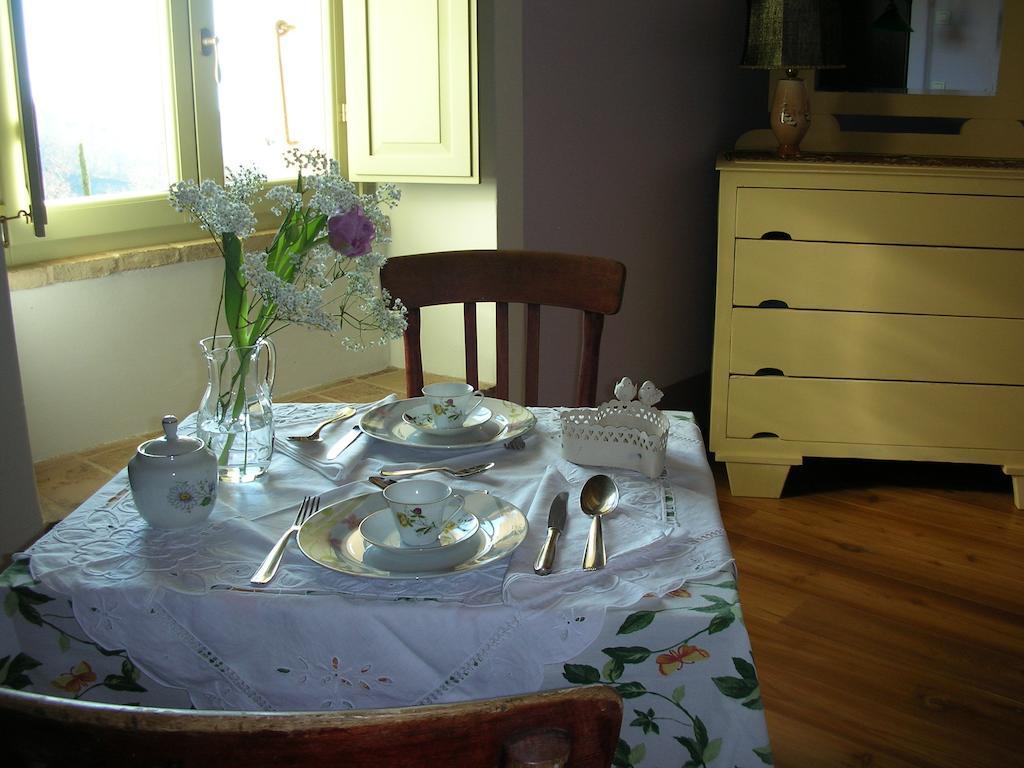 Poggio Dei Prugnoli Bed and Breakfast Tavoleto Exteriör bild