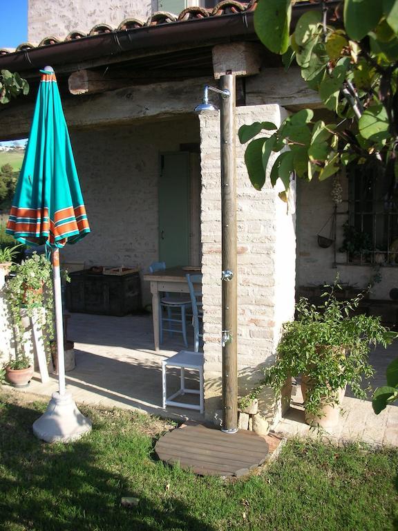 Poggio Dei Prugnoli Bed and Breakfast Tavoleto Exteriör bild