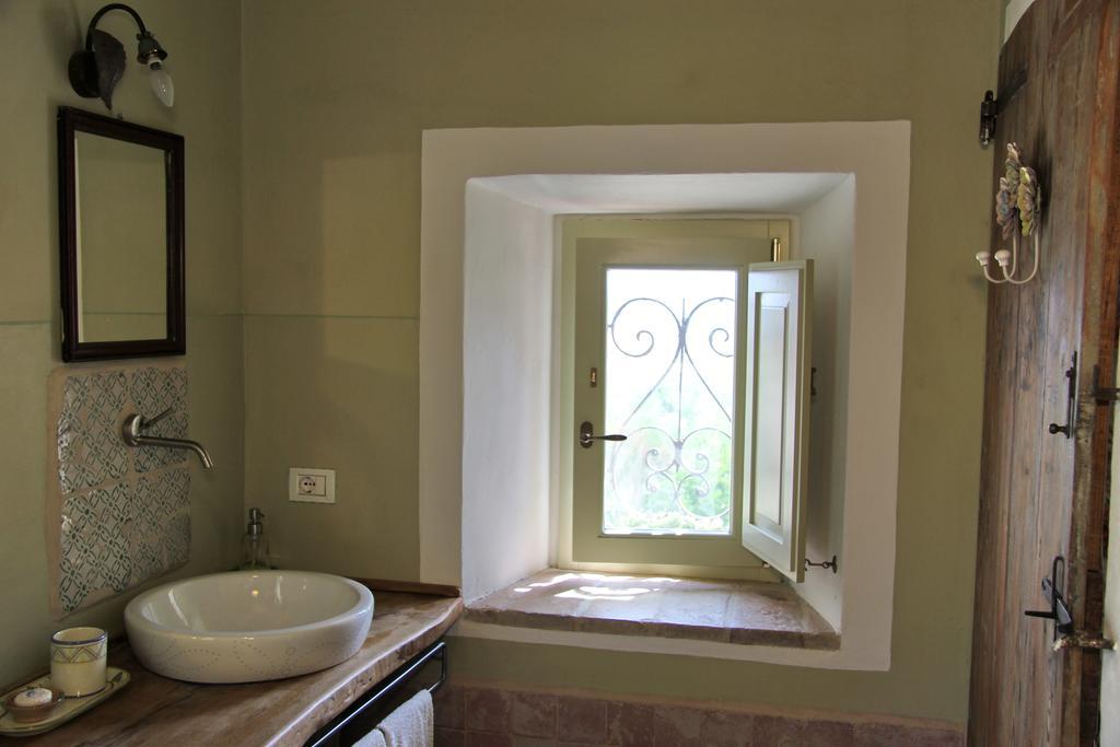 Poggio Dei Prugnoli Bed and Breakfast Tavoleto Exteriör bild